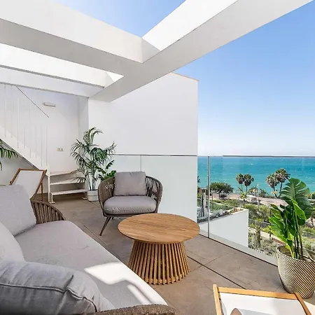 71-beachfront, Brand New Luxury Penthouse *