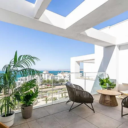 71-beachfront, Brand New Luxury Penthouse *