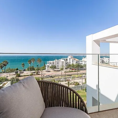 Apartment 71-beachfront, Brand New Luxury Penthouse
