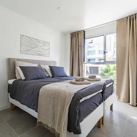 71-beachfront, Brand New Luxury Penthouse *