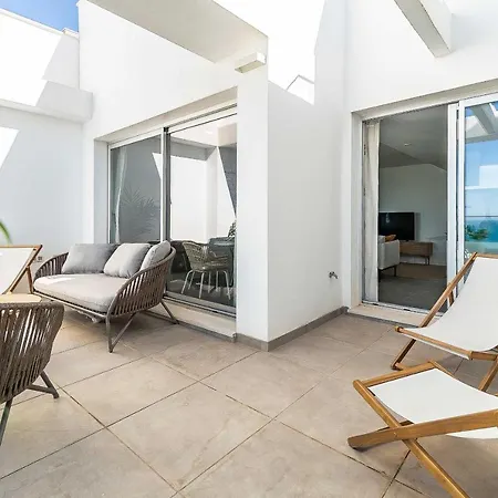 Apartment 71-beachfront, Brand New Luxury Penthouse *
