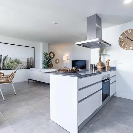 Apartment 71-beachfront, Brand New Luxury Penthouse Benalmadena