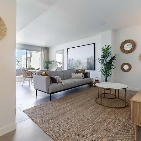 Apartment 71-beachfront, Brand New Luxury Penthouse *